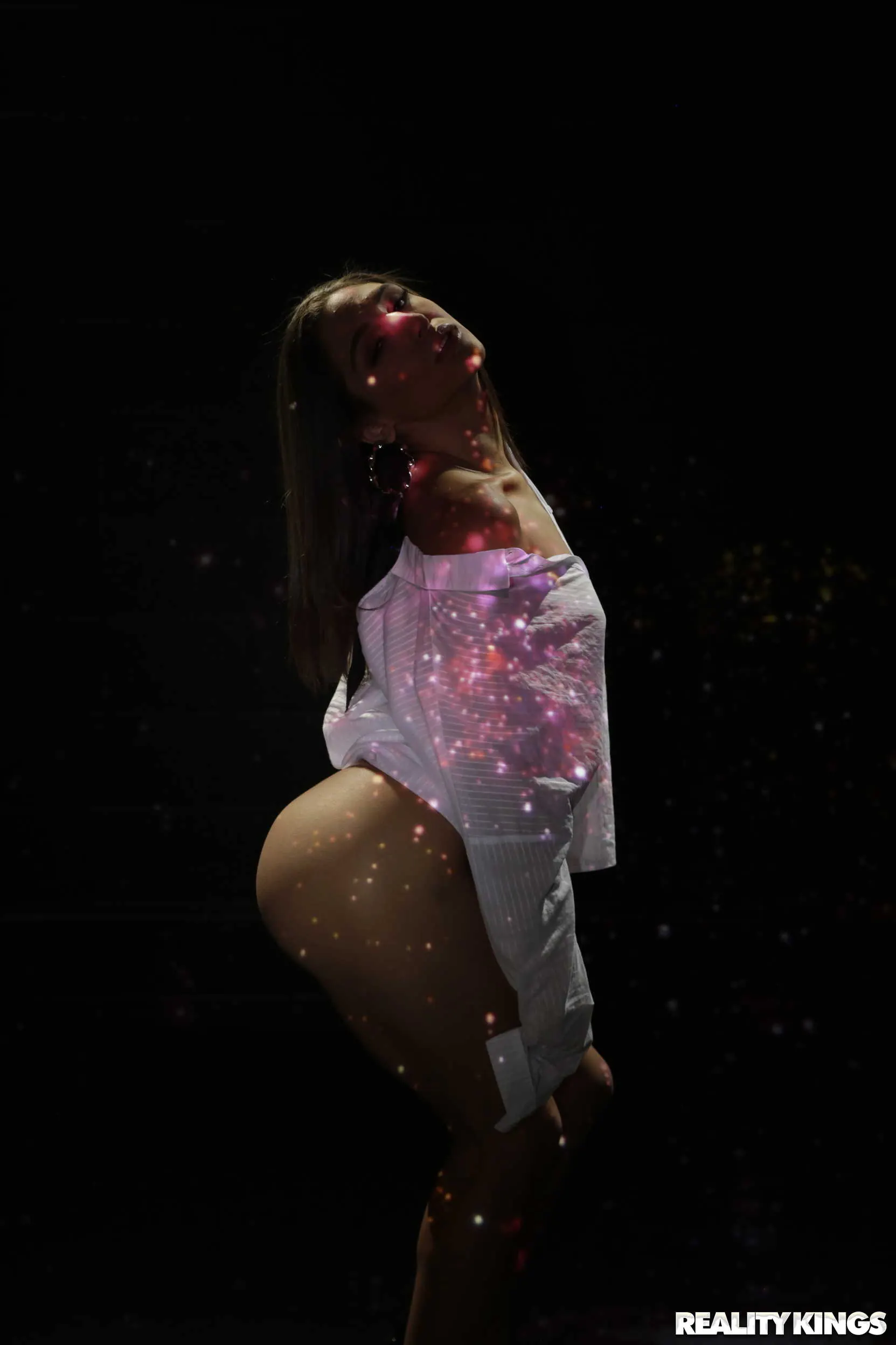 Reality Kings 'Highlighting Her Curves' starring Abella Danger (Photo 4)