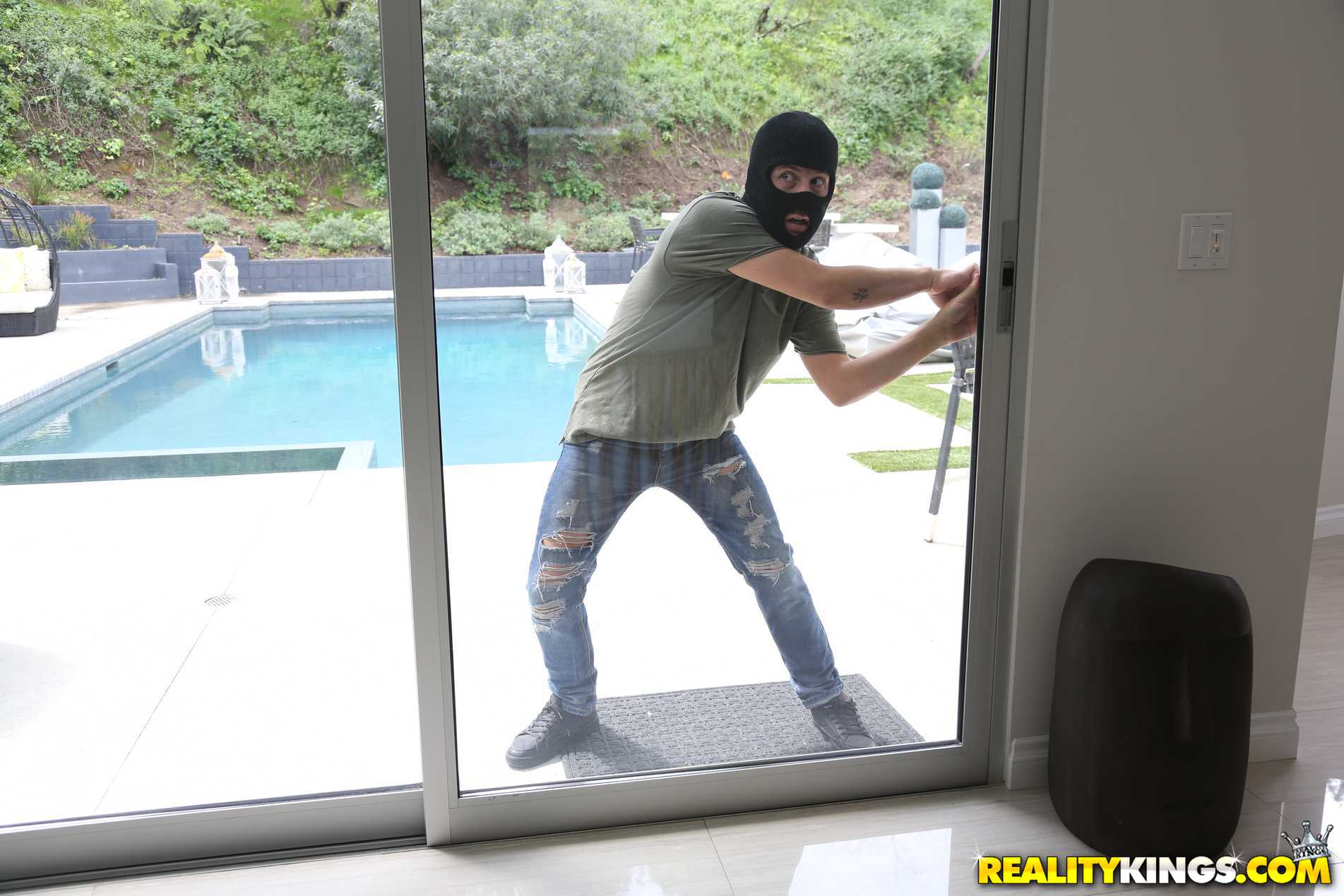 Reality Kings 'Shower Robber' starring Alix Lovell (Photo 126)