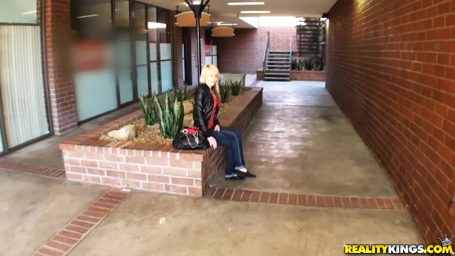 Reality Kings 'Show and blow' starring Daisy Dylan (Photo 1)