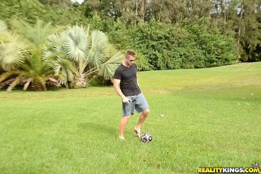 Reality Kings 'Picnic pussy' starring Holly Heart (Photo 82)