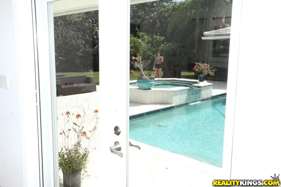 Kelly Diamond Xxx in 'Coochie smooch' from 'Reality Kings' (Photo 1) Reality Kings 'Coochie smooch' starring Kelly Diamond Xxx (Photo 1)