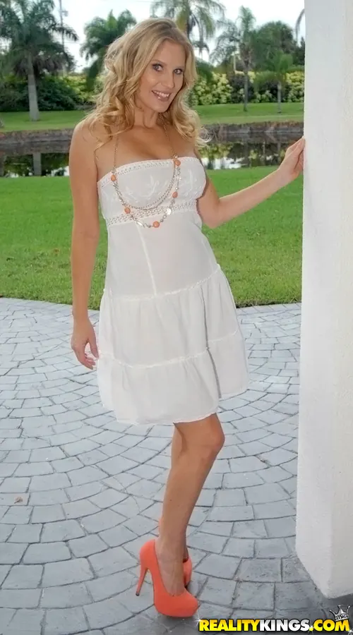 Reality Kings 'Make out moms' starring Krystal Carrington (Photo 1)