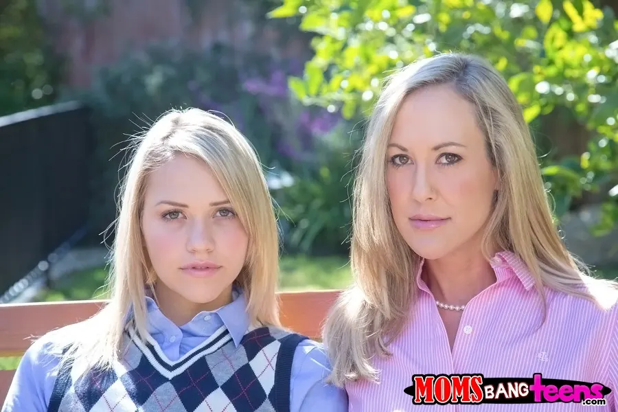 Reality Kings 'Bottoms up' starring Mia Malkova (Photo 1)