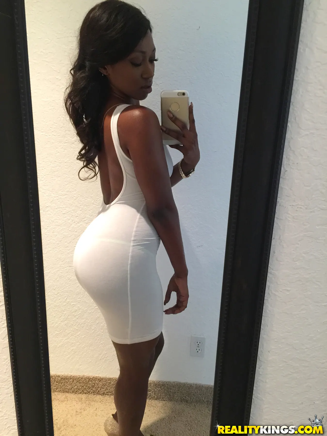 Reality Kings 'Booty friends' starring Skyler Nicole (Photo 1)