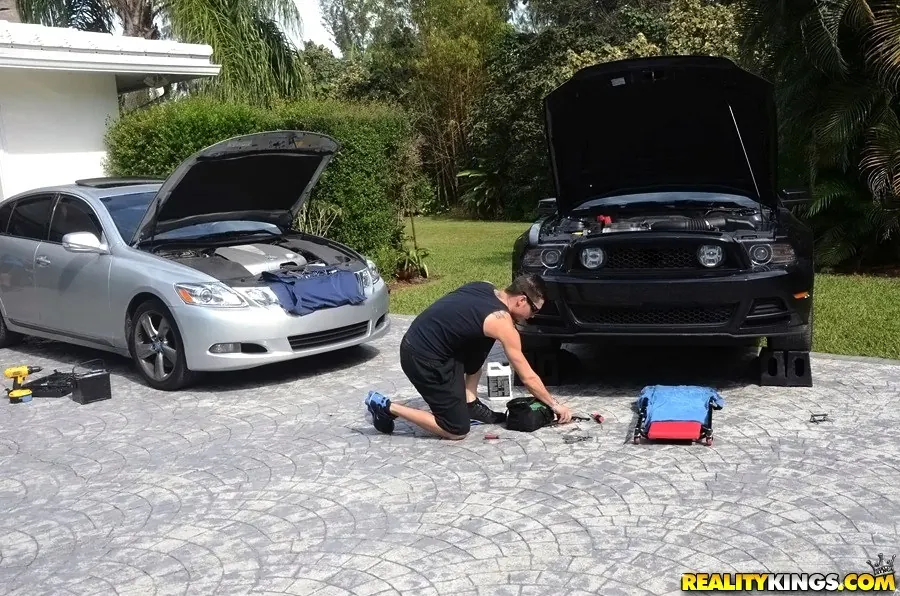 Reality Kings 'Busty business' starring Summer Brielle Taylor (Photo 1)