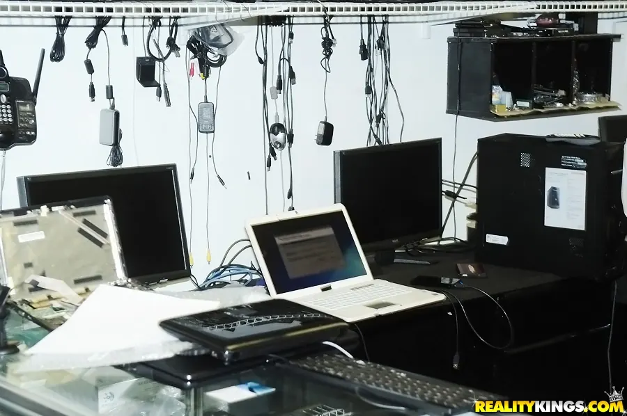 Reality Kings 'Sweet deal' starring Vinette Ricci (Photo 162)